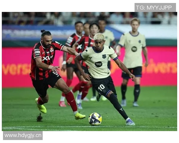 心系男友亚马尔复出战场女友热情助威全场目光聚焦