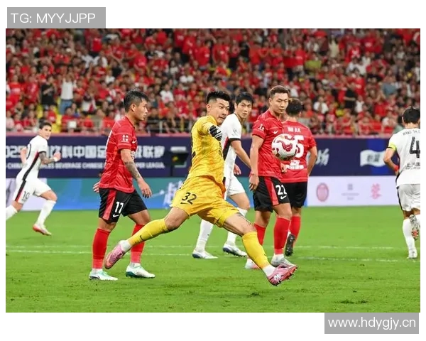 上海海港队提前集结备战训练中中秋节期间不放松全力以赴迎接挑战 上海海港队提前集结备战训练中中秋节期间不放松全力以赴迎接挑战