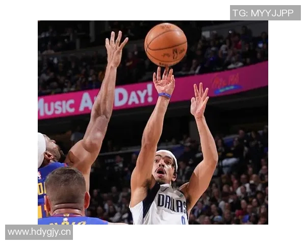 浓眉首节表现低迷三投全失仅获两篮板球队陷入困境