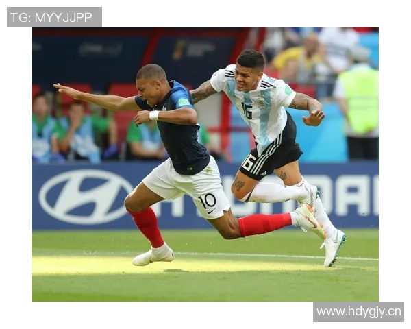 姆巴佩场边怒斥裁判四官要求专注比赛不应分心他人