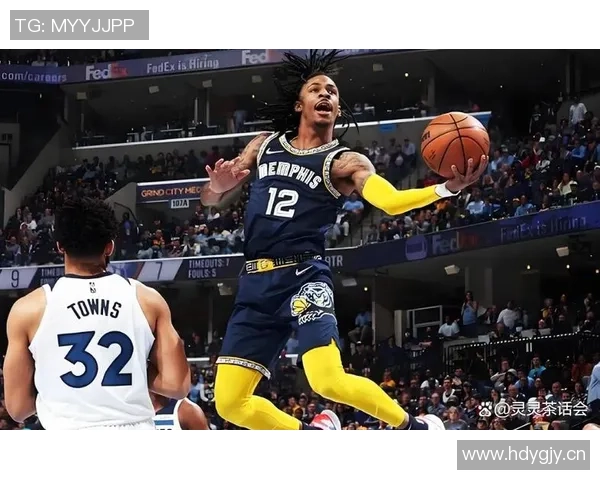 莫兰特对阵湖人时疑似受伤突破落地后捂腿一瘸一拐引发担忧