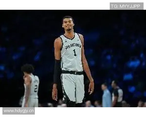 米奇约翰逊谈文班出战情况球队将谨慎处理不冒险