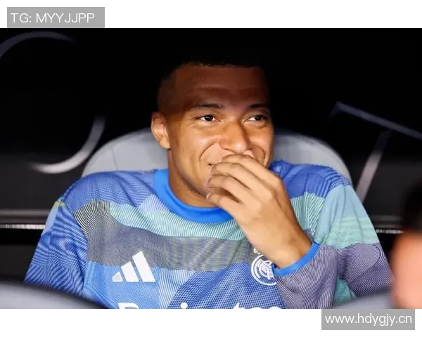 姆巴佩将缺席首发对阵巴萨以替补身份待命引发关注 姆巴佩将缺席首发对阵巴萨以替补身份待命引发关注