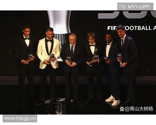 姆巴佩荣获欧洲金靴奖贝林厄姆晒全队合影祝贺兄弟荣耀时刻 姆巴佩荣获欧洲金靴奖贝林厄姆晒全队合影祝贺兄弟荣耀时刻